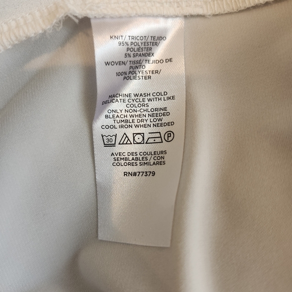 Ann Taylor, Large, Winter White pleated long-sleeved shirt - Picture 6 of 6